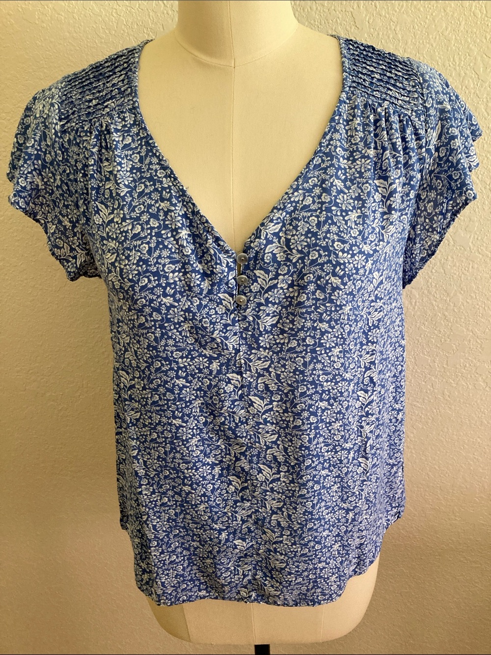 Cynthia Rowley Blue Floral V-Neck Button Front Blouse